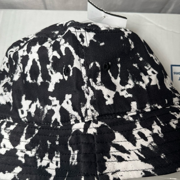 Black and White Patterned Bucket Hat - Picture 1 of 5